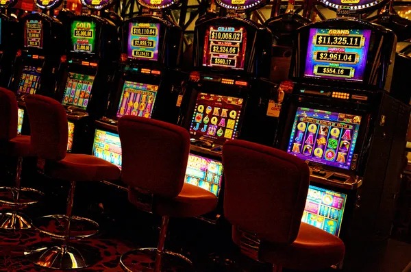 08 2d live-dealer studio with professional croupier and multi-camera feed
